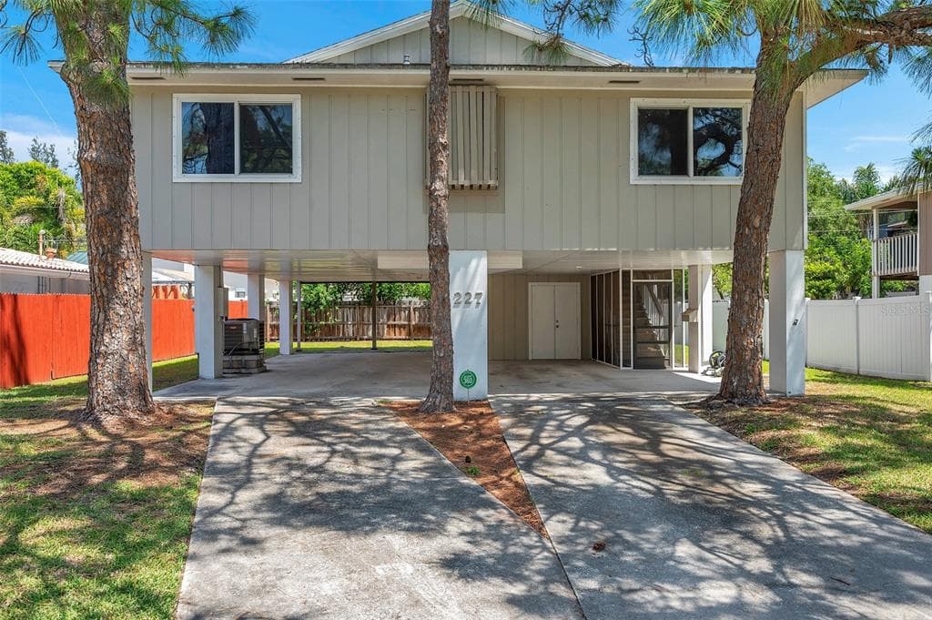 227 84TH AVENUE NE ST PETERSBURG, FL 33702