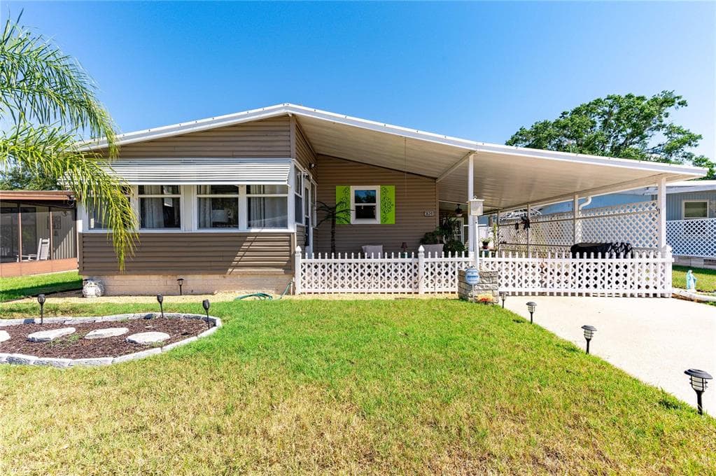 36341 BONNEY DRIVE ZEPHYRHILLS, FL 33541