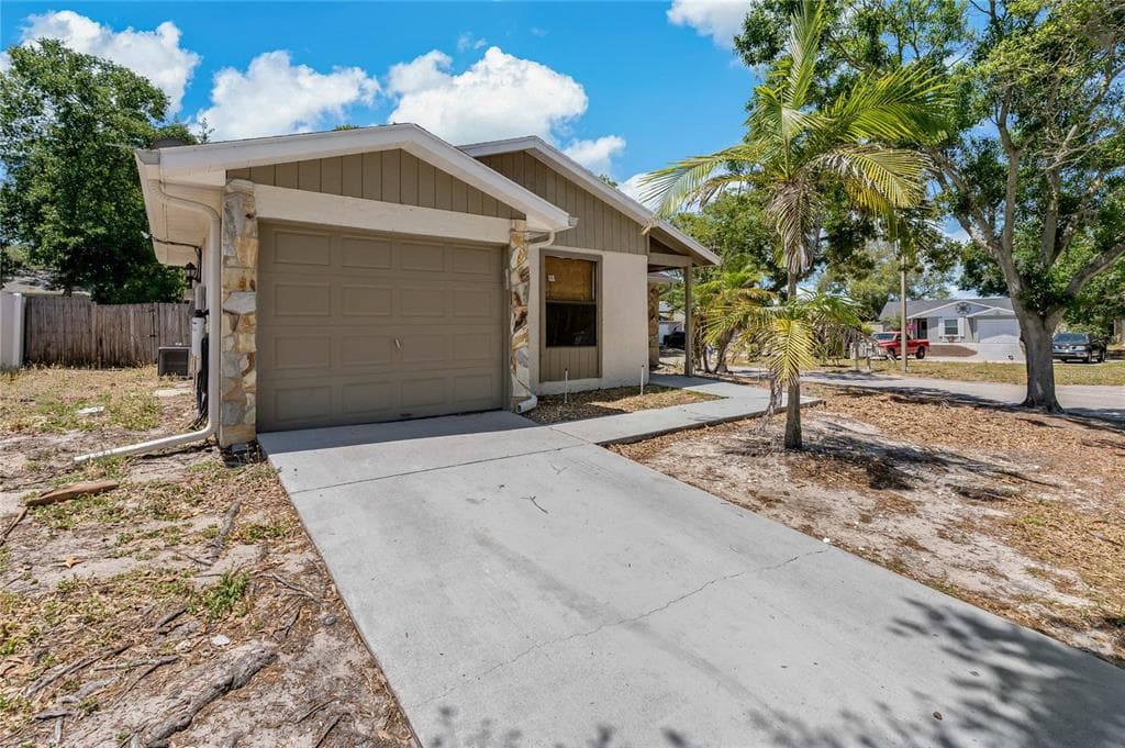 762 MERLINS COURT TARPON SPRINGS, FL 34689