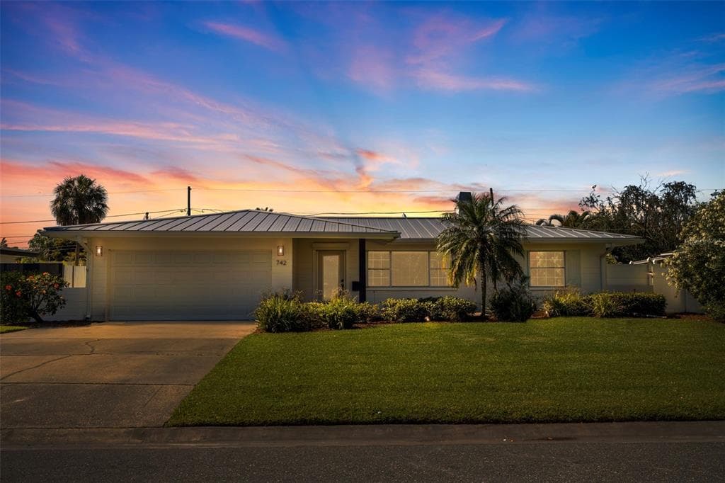 742 45TH AVENUE NE ST PETERSBURG, FL 33703