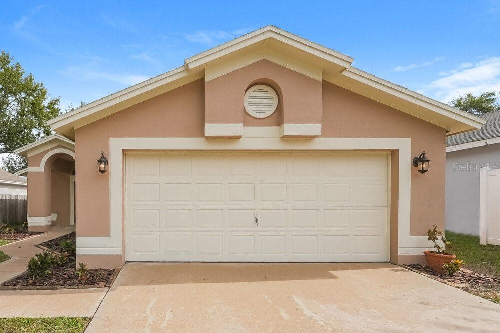 647 SAND RIDGE DRIVE VALRICO, FL 33594
