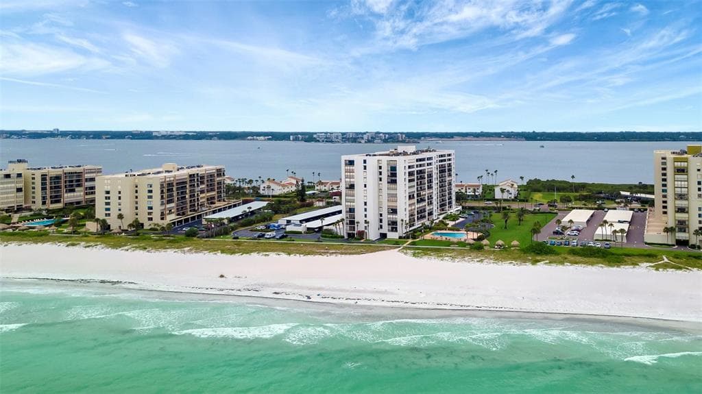 1460 GULF BOULEVARD UNIT 702 CLEARWATER BEACH, FL 33767