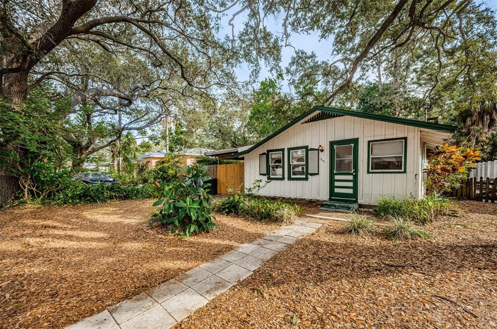 1241 NEW YORK AVENUE DUNEDIN, FL 34698
