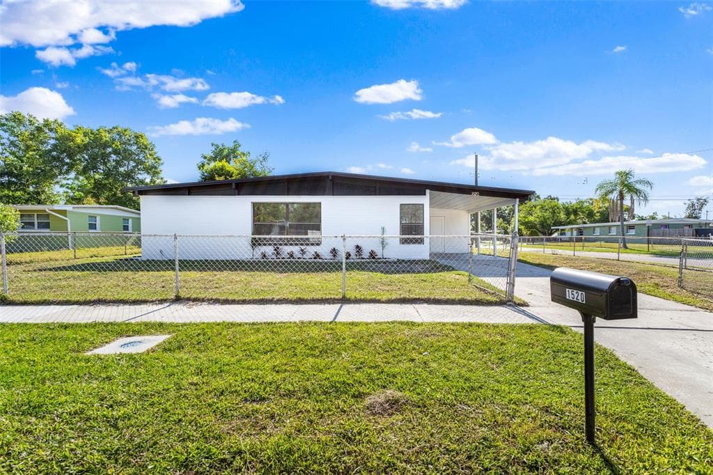 1520 WISHING WELL WAY TAMPA, FL 33619