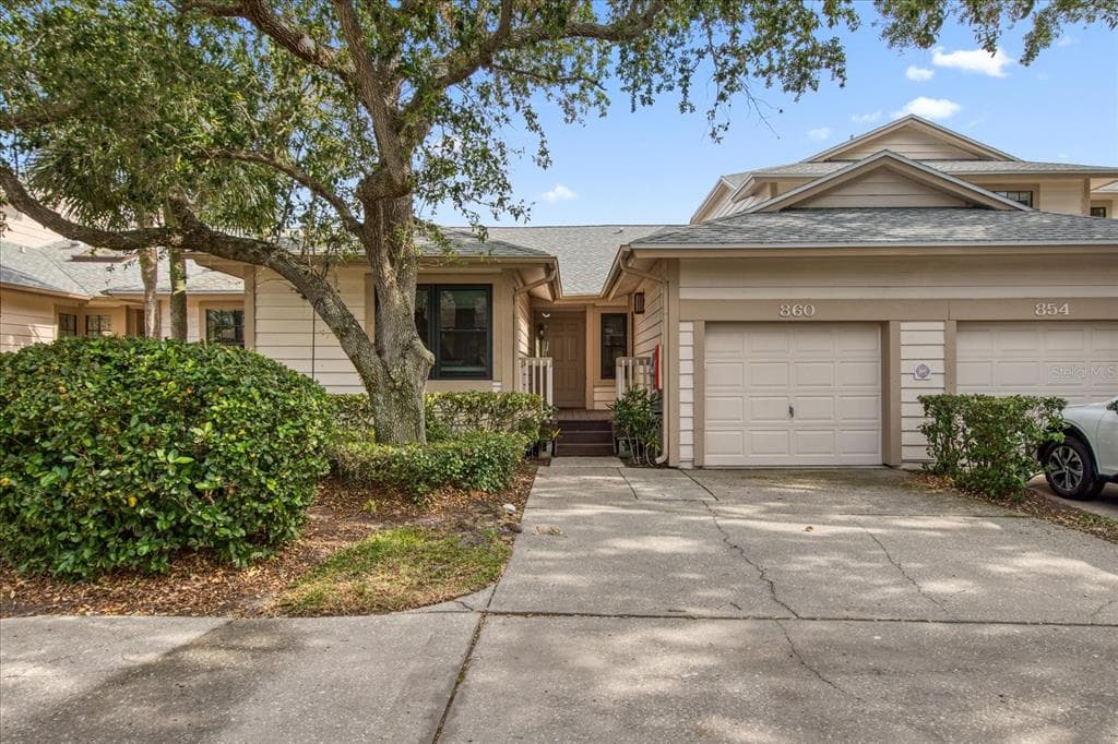 860 AMELIA COURT NE UNIT 860 ST PETERSBURG, FL 33702
