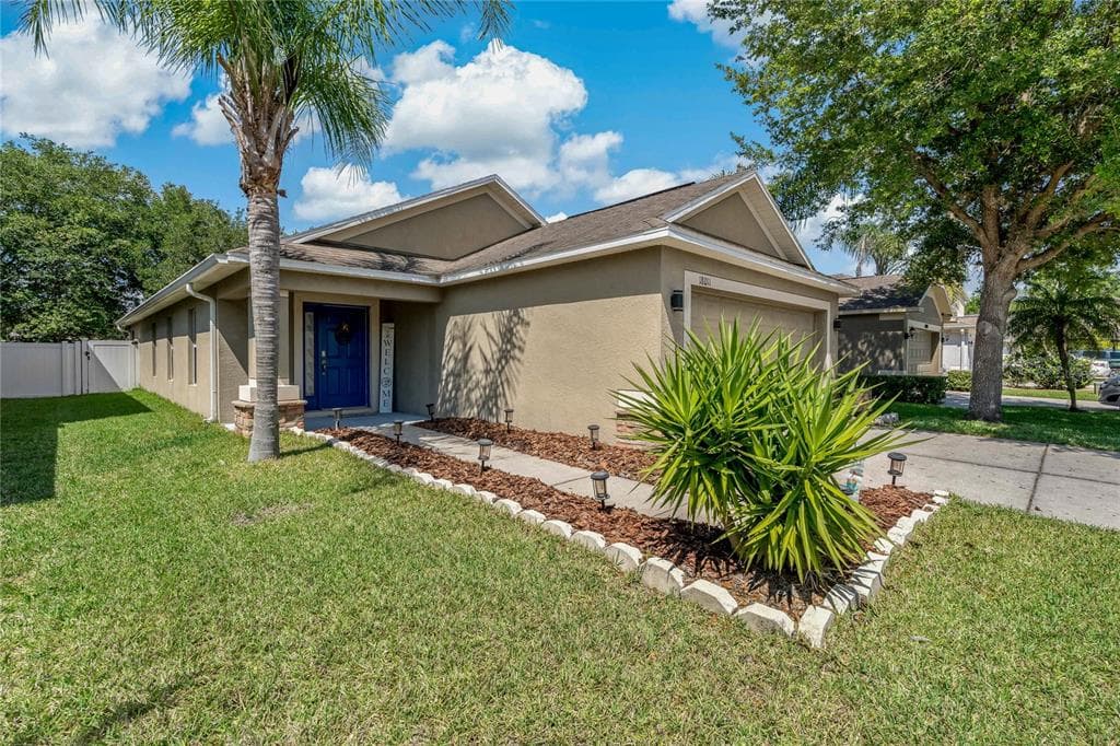 18011 GLASTONBURY LANE LAND O LAKES, FL 34638