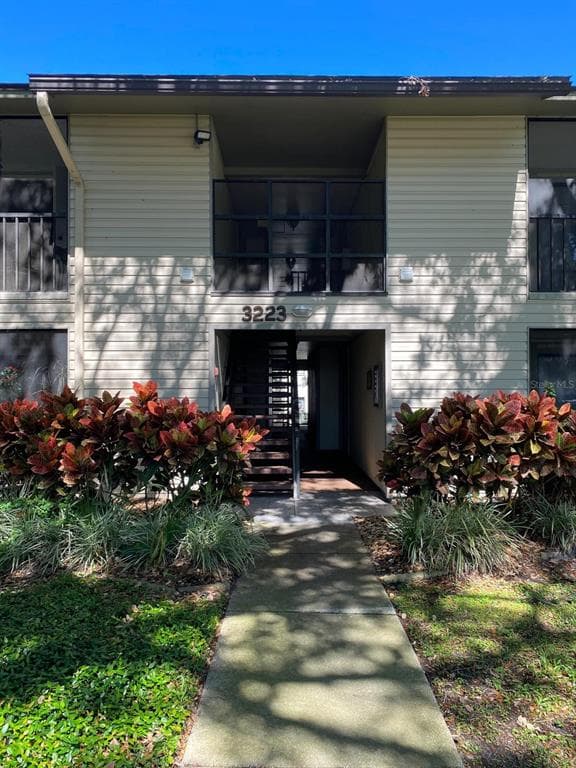 3223 FOX CHASE CIRCLE N UNIT 203 PALM HARBOR, FL 34683
