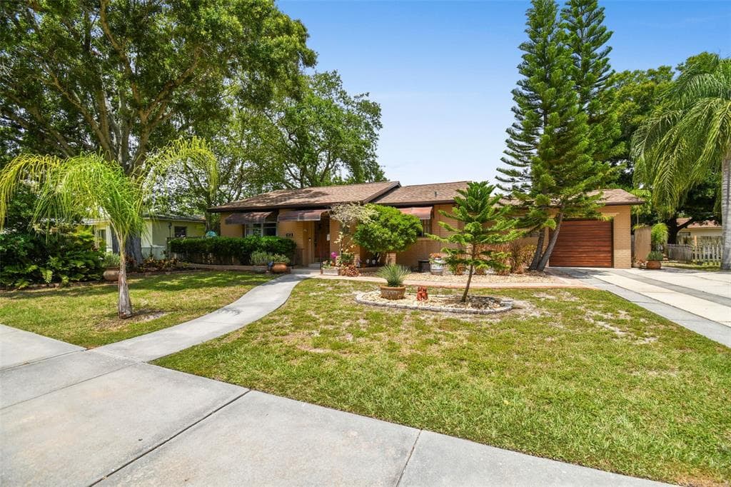 831 40TH AVENUE N ST PETERSBURG, FL 33703