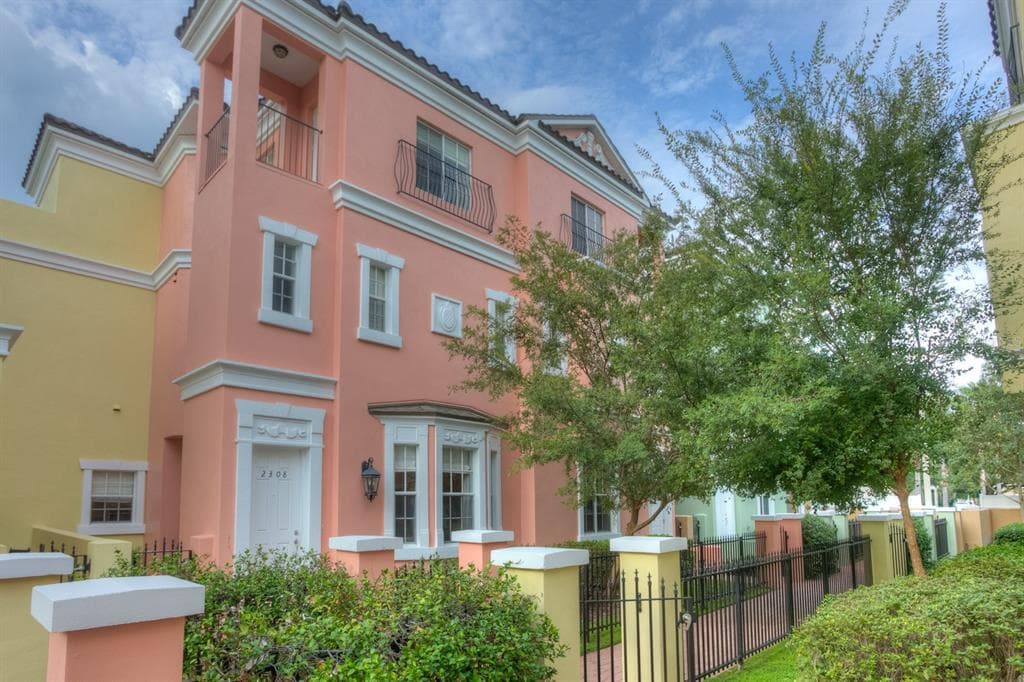 2308 VICTORIA GARDENS LANE TAMPA, FL 33609
