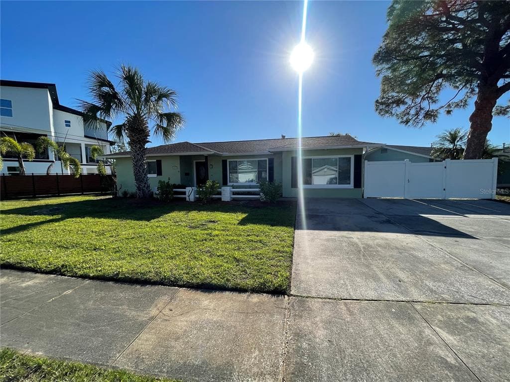 6041 VENETIAN BOULEVARD NE ST PETERSBURG, FL 33703