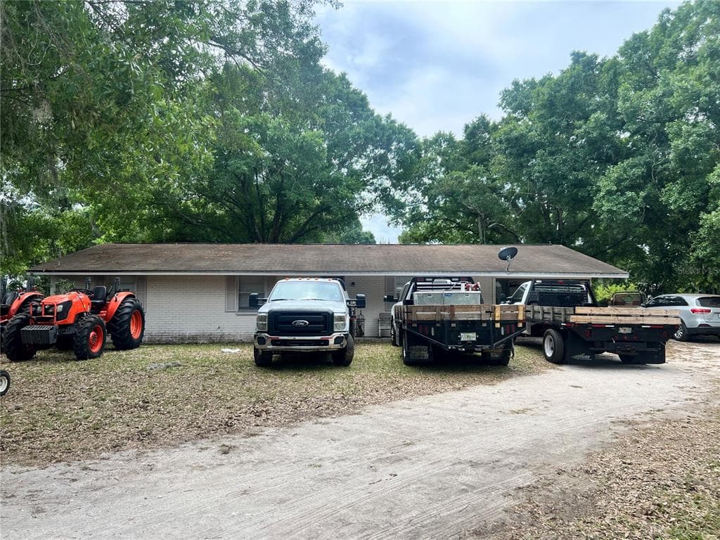 8921 HONEYWELL ROAD GIBSONTON, FL 33534