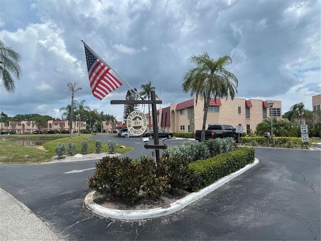 123 BUTTONWOOD CIRCLE SEMINOLE, FL 33777