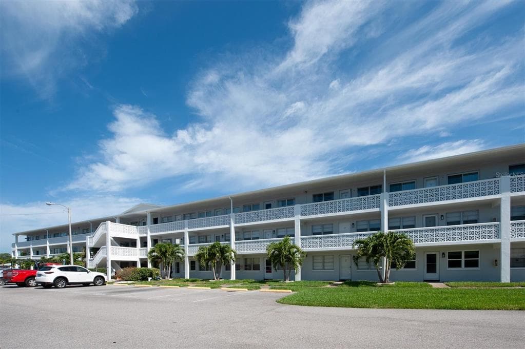 1001 77TH AVENUE N UNIT 309 ST PETERSBURG, FL 33702