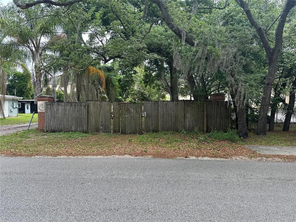 10007 N MYRTLE STREET TAMPA, FL 33617