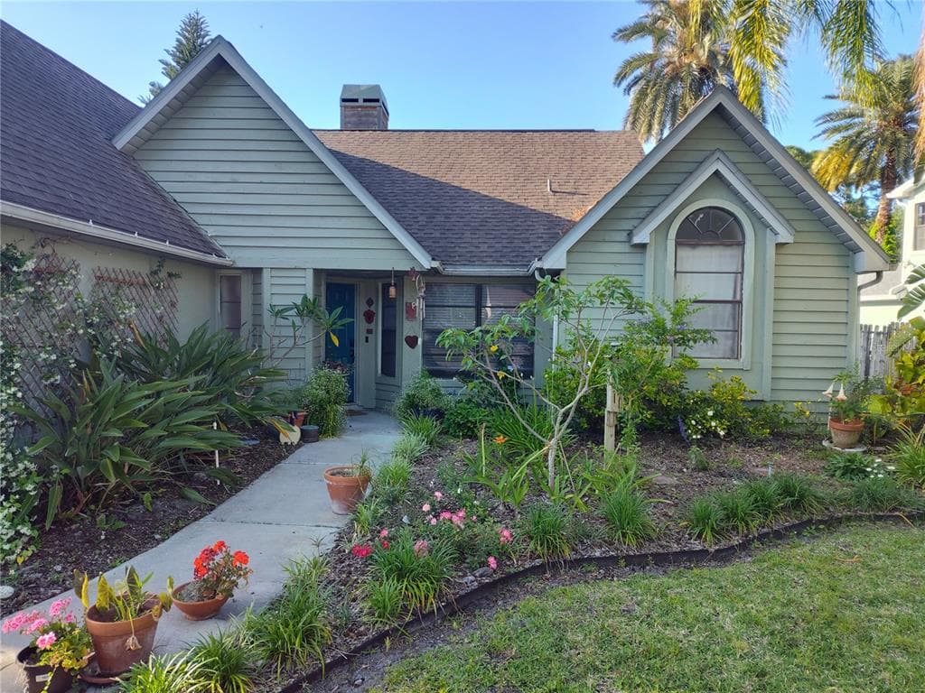 7203 HUMMINGBIRD LANE