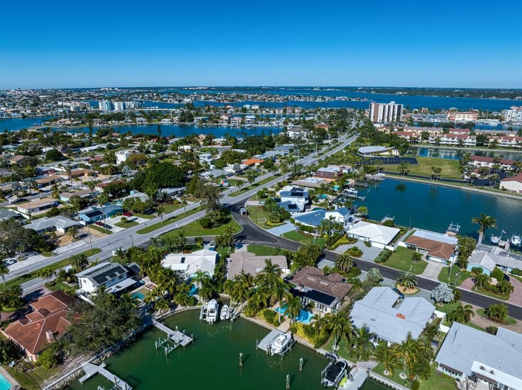 25 ISLAND DRIVE TREASURE ISLAND, FL 33706