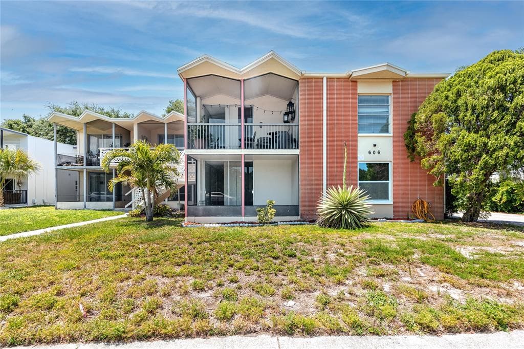 606 S BETTY LANE UNIT A CLEARWATER, FL 33756