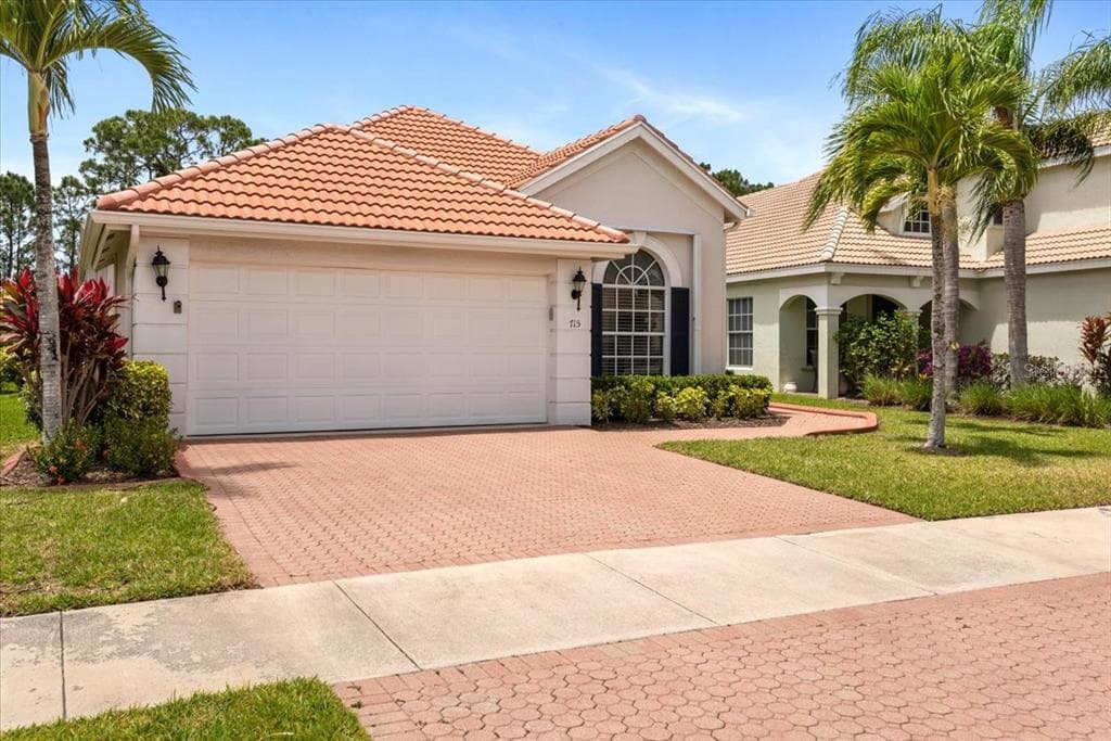 715 SW MUNJACK CIRCLE PORT SAINT LUCIE, FL 34986