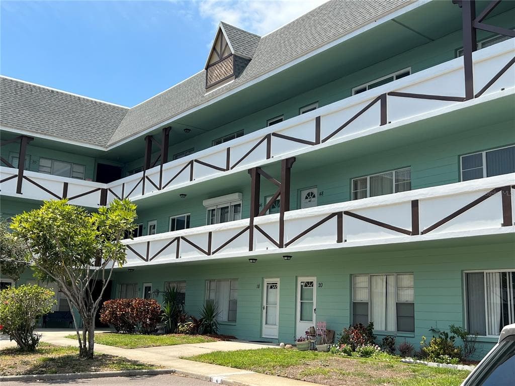 2042 AUSTRALIA WAY W UNIT 22 CLEARWATER, FL 33763