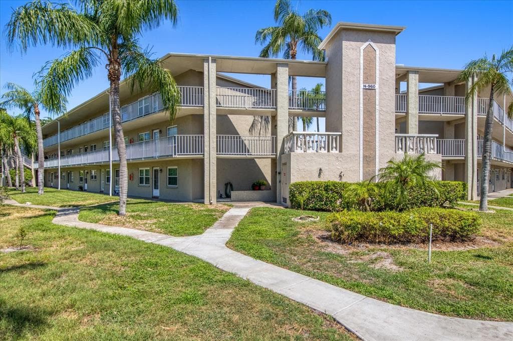 960 VIRGINIA STREET UNIT 305 DUNEDIN, FL 34698