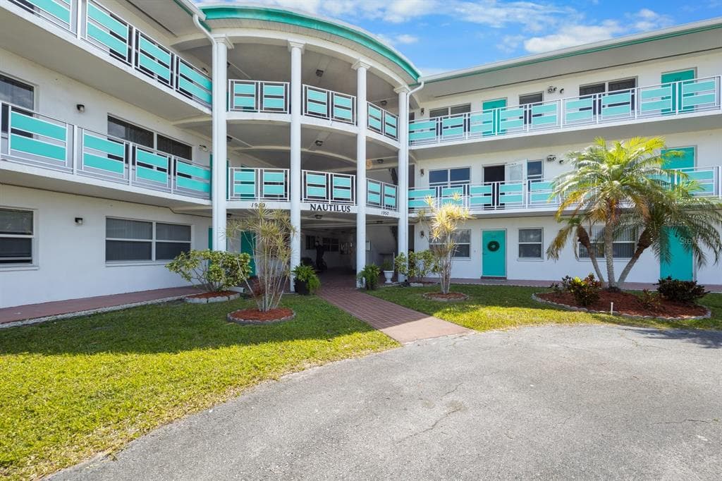 1950 59TH AVENUE N UNIT 316 ST PETERSBURG, FL 33714