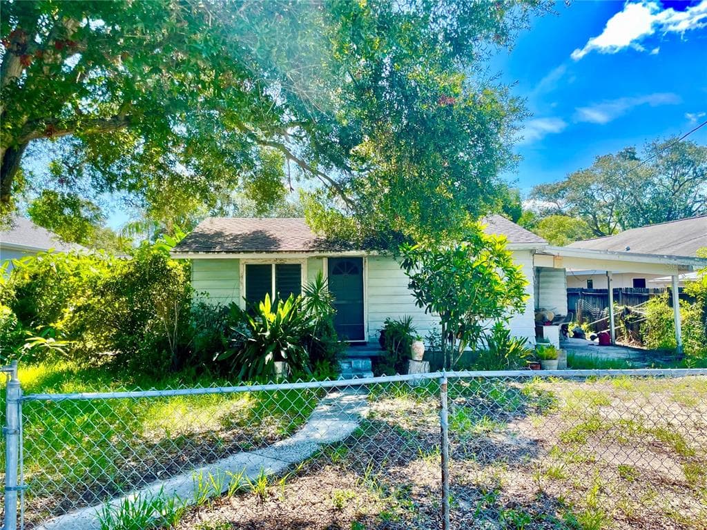 1913 PARK AVENUE TARPON SPRINGS, FL 34689