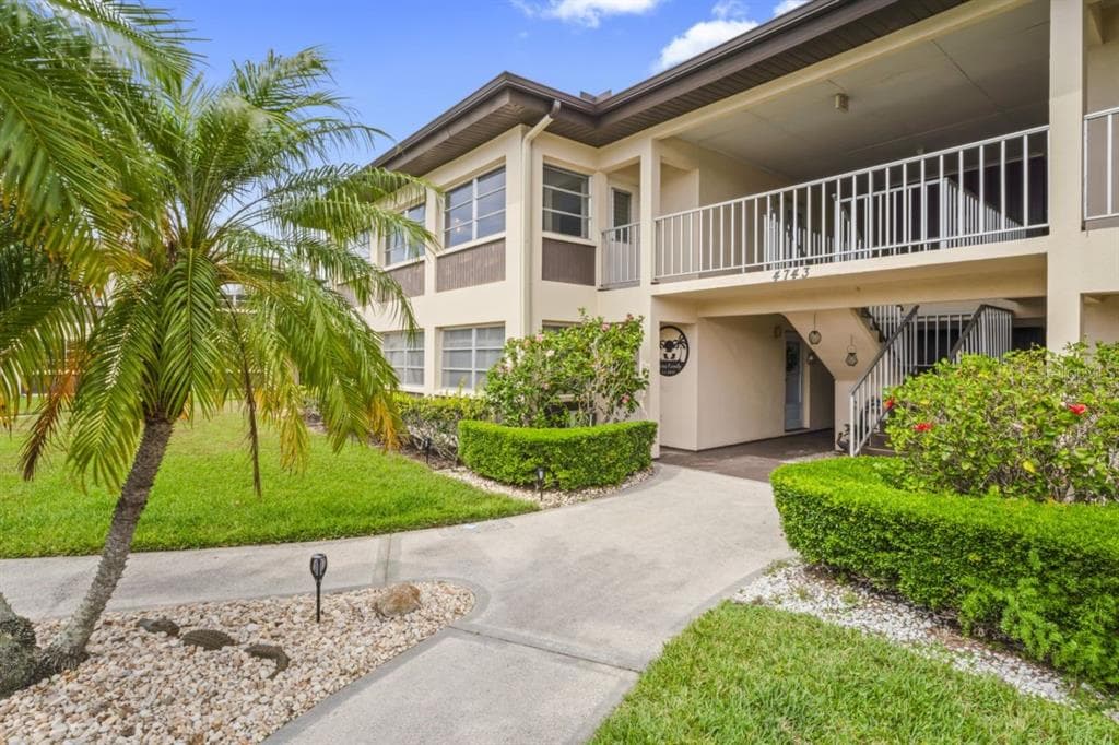 4743 JASPER DRIVE UNIT 202 NEW PORT RICHEY, FL 34652