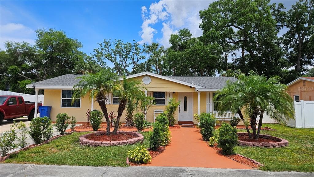 6529 LA MESA CIRCLE TAMPA, FL 33634