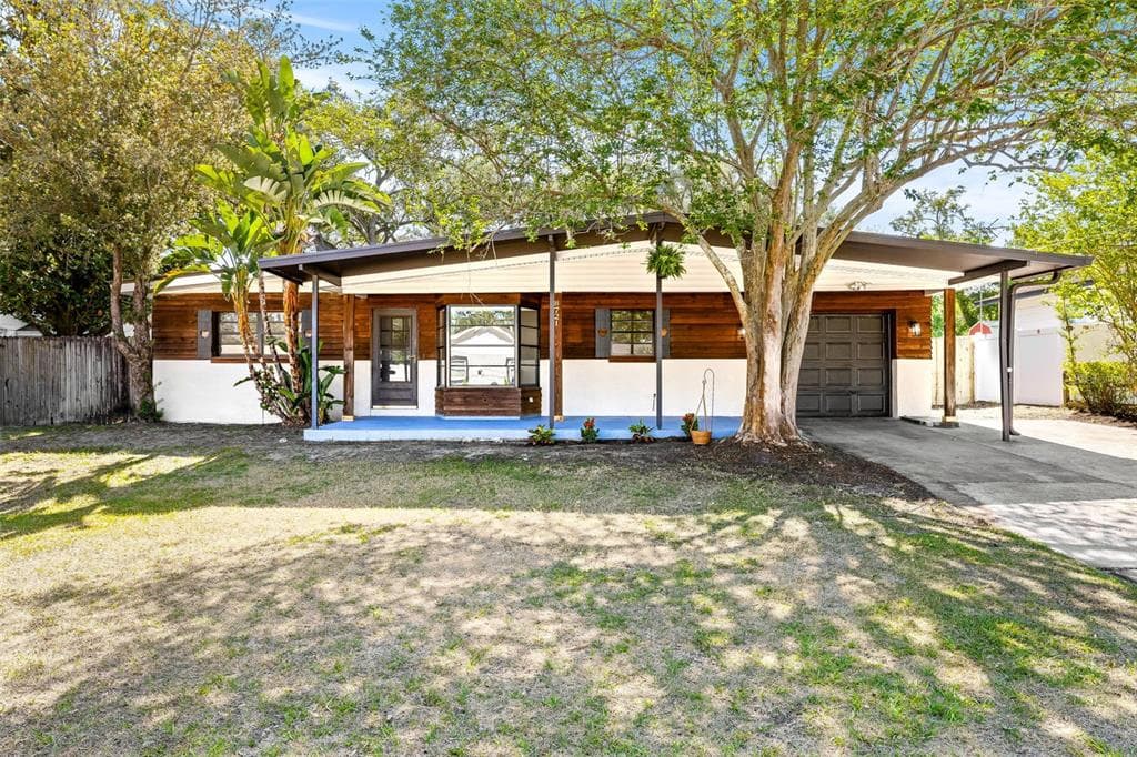 8721 N WHITTIER ST TAMPA, FL 33617