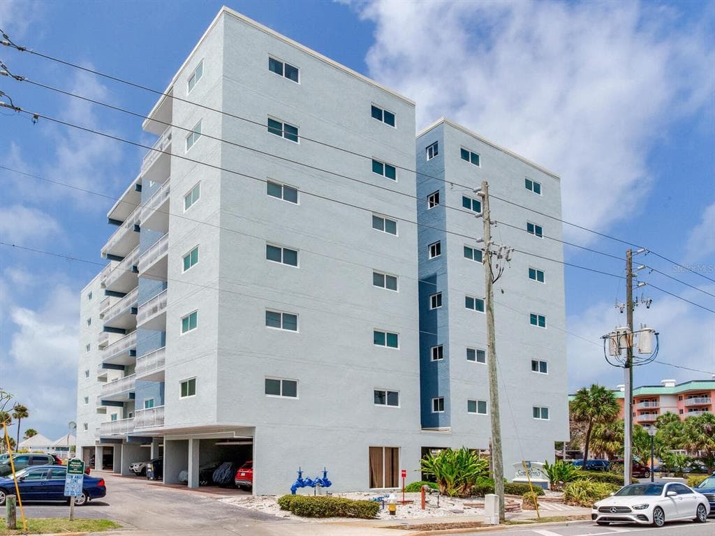 18320 GULF BOULEVARD UNIT 102 REDINGTON SHORES, FL 33708