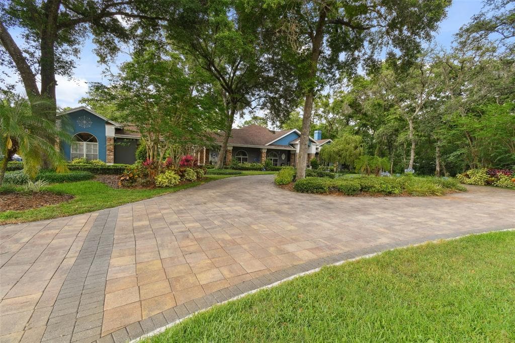 3204 POLO PLACE PLANT CITY, FL 33566