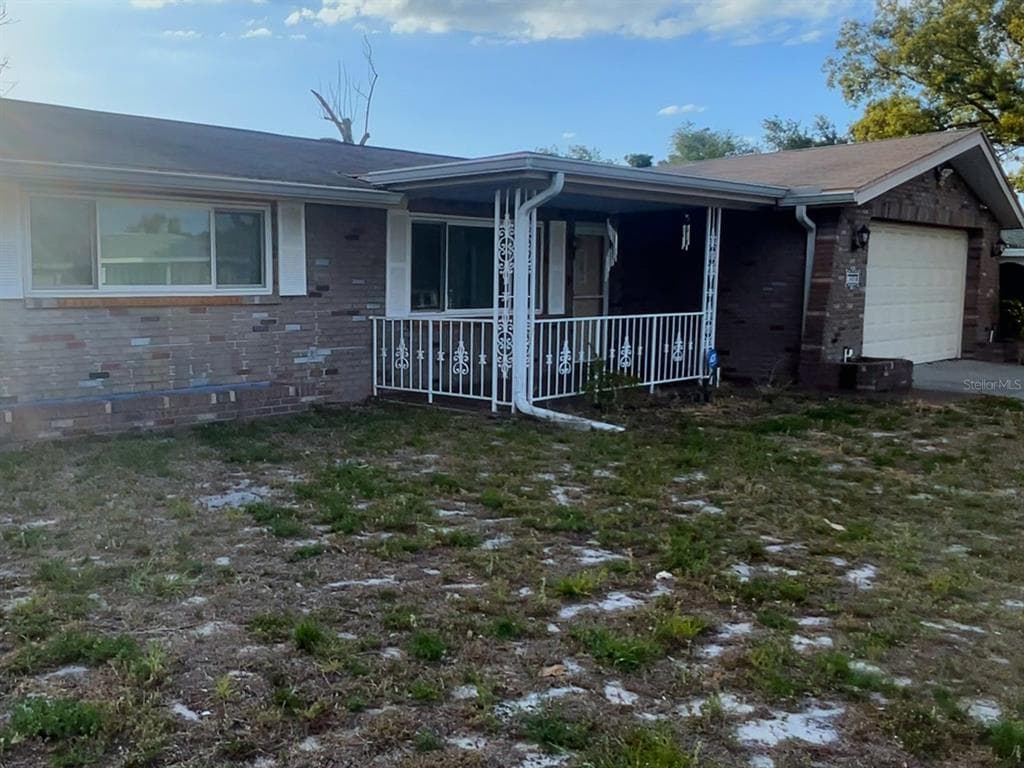 8911 GOSHEN LANE
