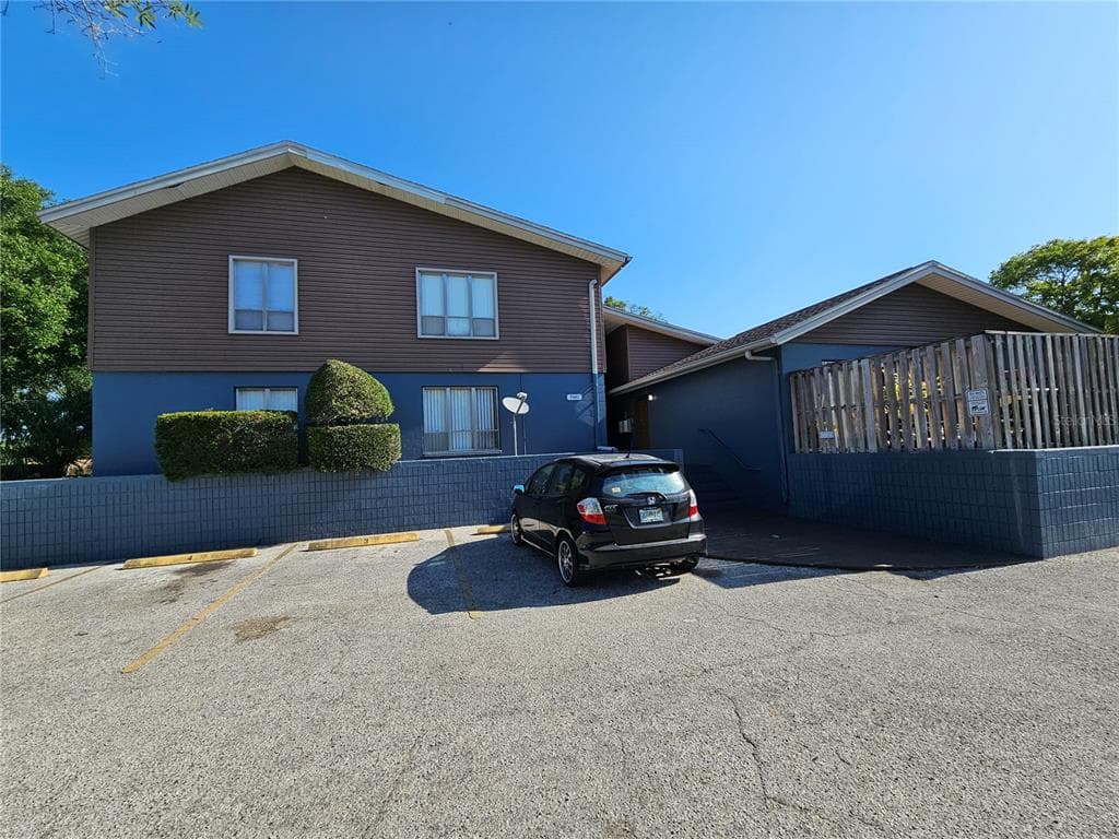 7601 PAULA DRIVE UNIT 3 TAMPA, FL 33615
