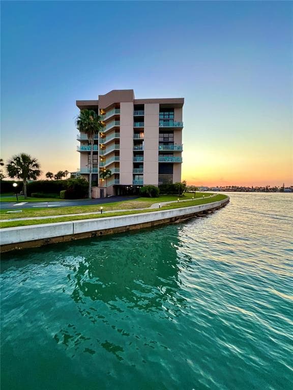 1 KEY CAPRI UNIT 402E TREASURE ISLAND, FL 33706