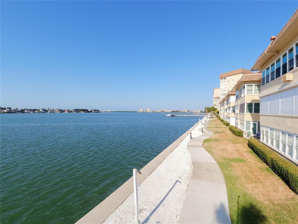 5020 BRITTANY DRIVE S UNIT 313 ST PETERSBURG, FL 33715