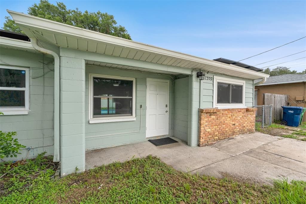 11205 N ANNETTE AVENUE TAMPA, FL 33612