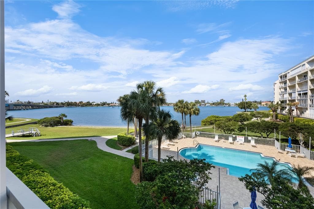 7872 SAILBOAT KEY BOULEVARD S UNIT 205 SOUTH PASADENA, FL 33707