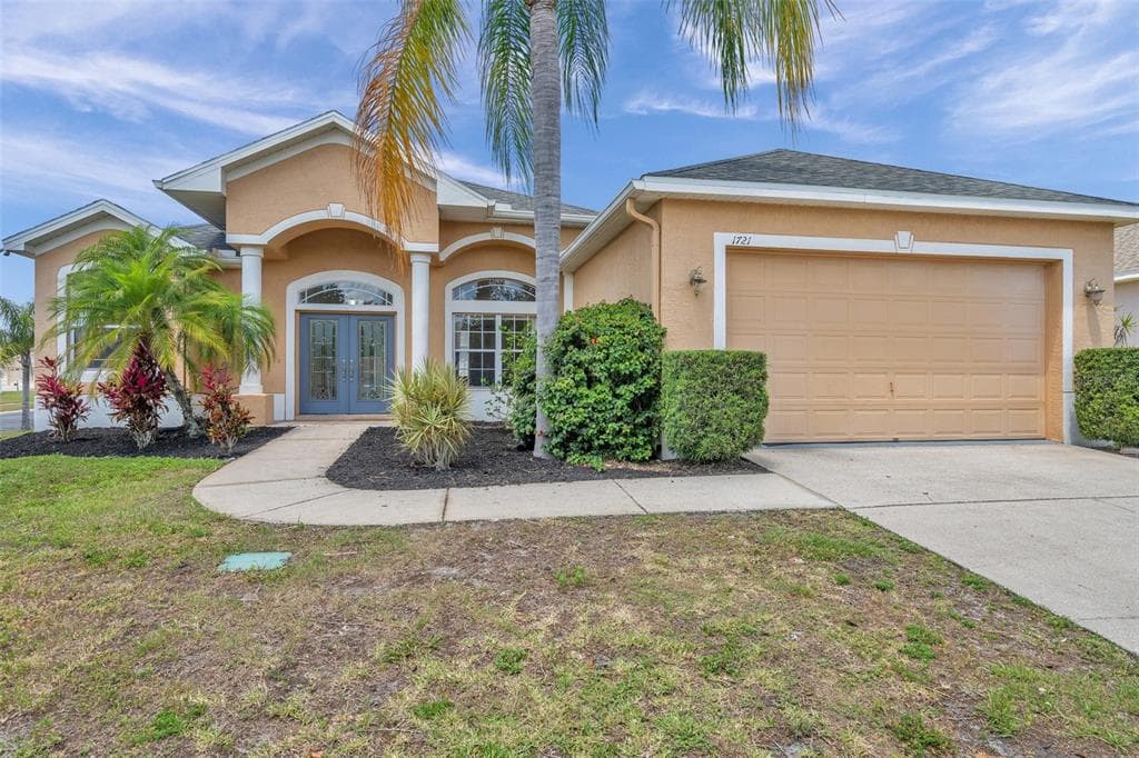 1721 CANOE DRIVE LUTZ, FL 33559