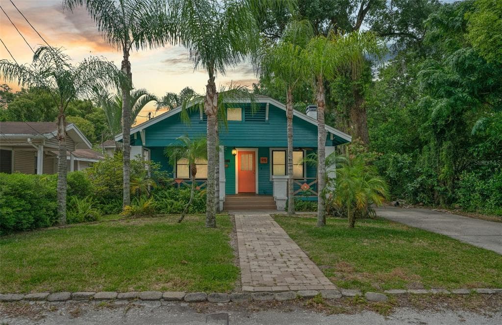 915 E SHADOWLAWN AVENUE TAMPA, FL 33603