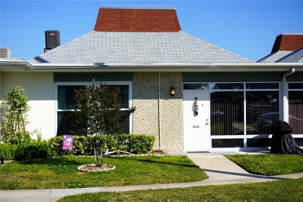 4354 TAHITIAN GARDENS CIRCLE UNIT B HOLIDAY, FL 34691