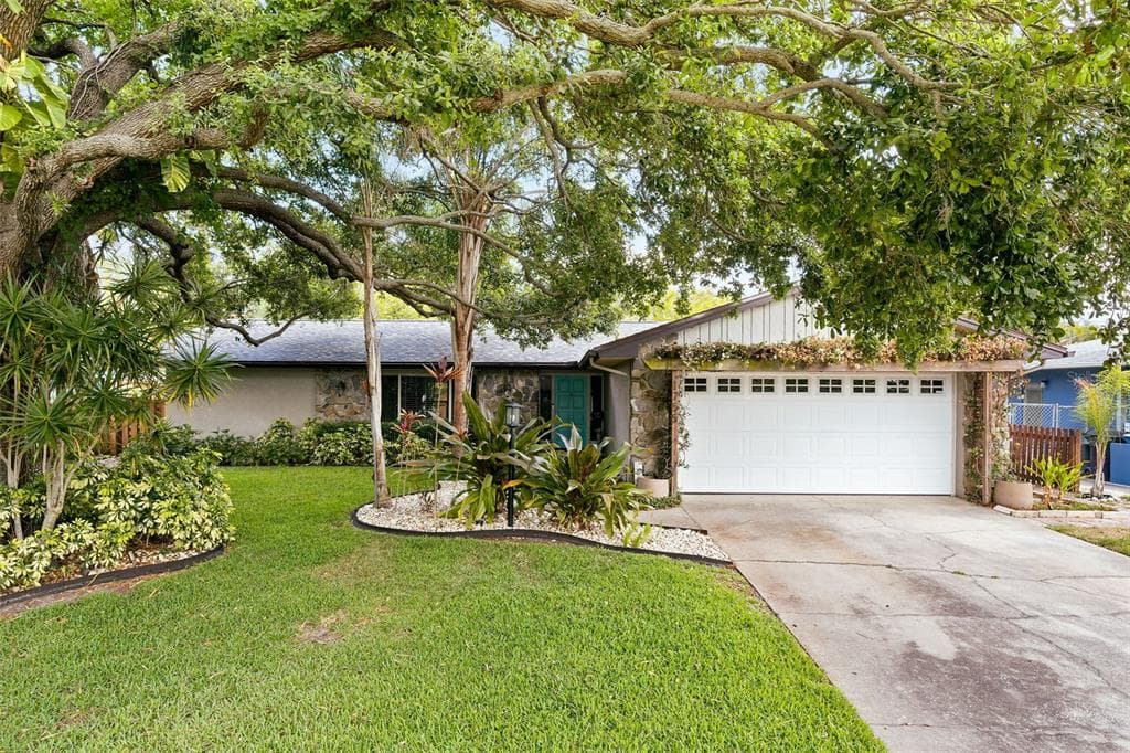 1755 BELLEMEADE DRIVE CLEARWATER, FL 33755