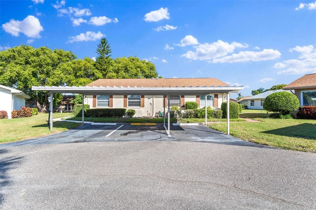 402 FINCHLEY CT UNIT B SUN CITY CENTER, FL 33573