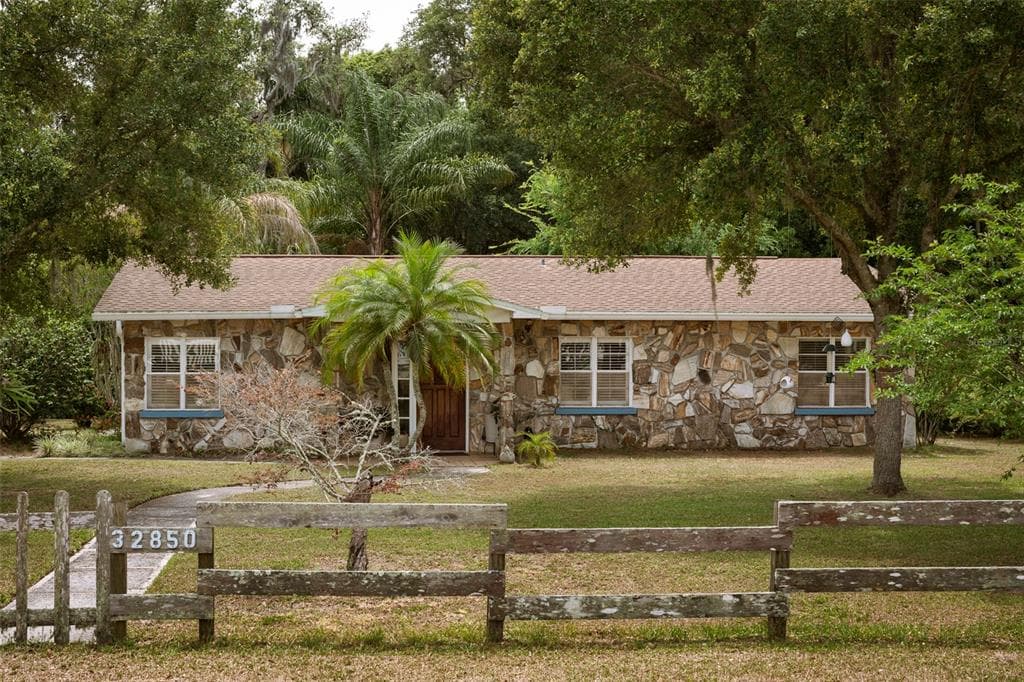 32850 MICHIGAN AVENUE SAN ANTONIO, FL 33576