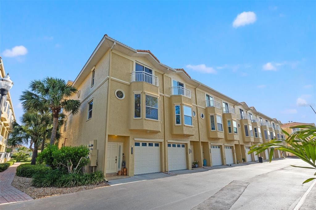 1043 PINELLAS BAYWAY S ST PETERSBURG, FL 33715