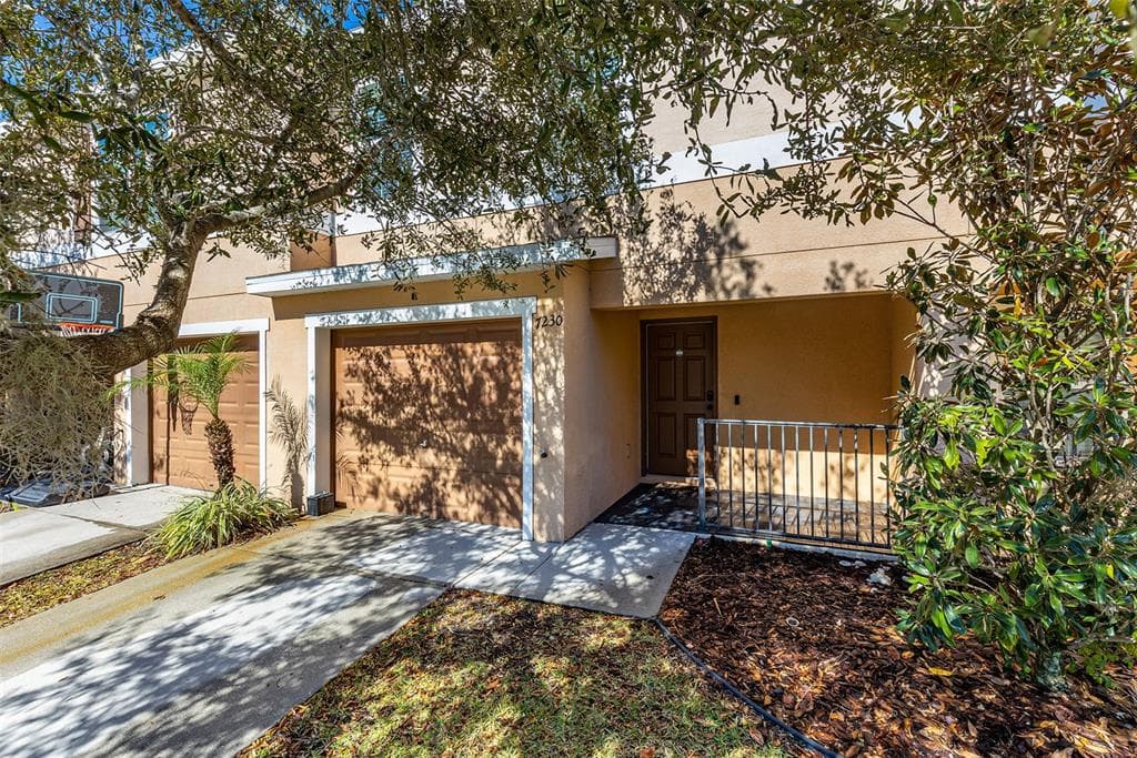 7230 STERLING POINT COURT GIBSONTON, FL 33534