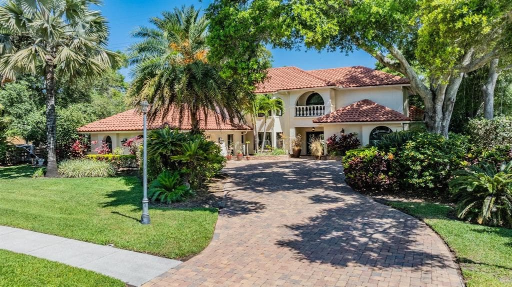 2802 CHANCERY LANE CLEARWATER, FL 33759