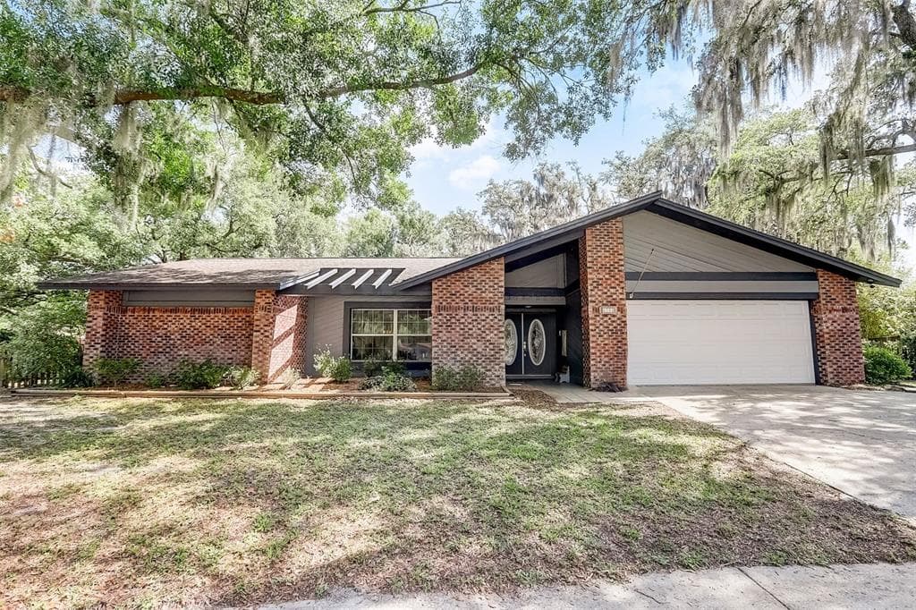 2102 ELMWOOD COURT PLANT CITY, FL 33563