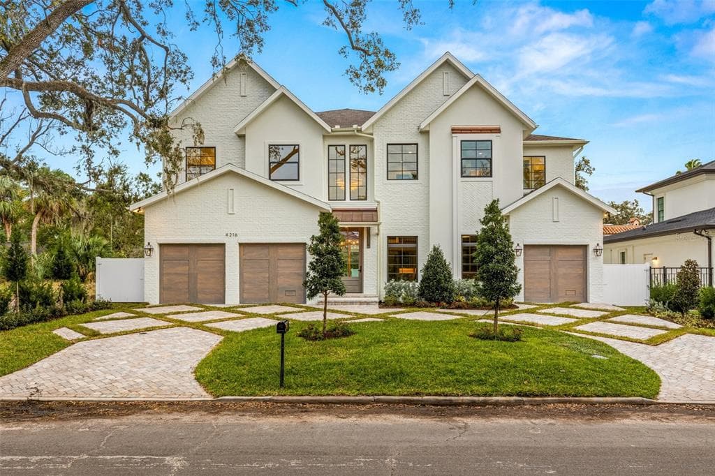 4216 W SWANN AVENUE TAMPA, FL 33609