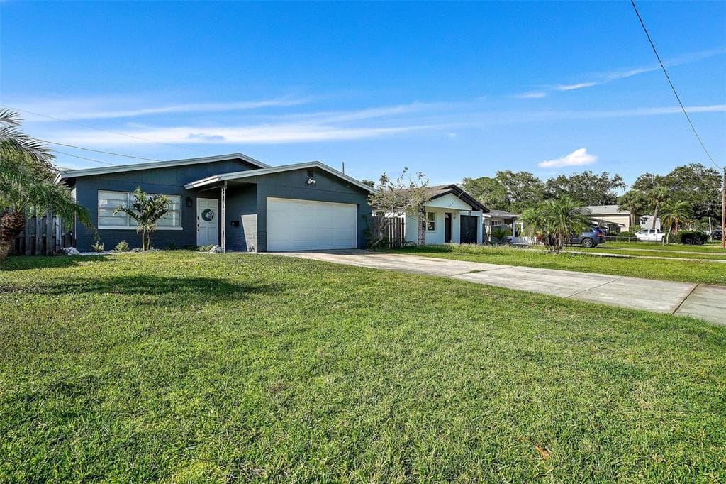 1853 SHORE ACRES BOULEVARD NE ST PETERSBURG, FL 33703