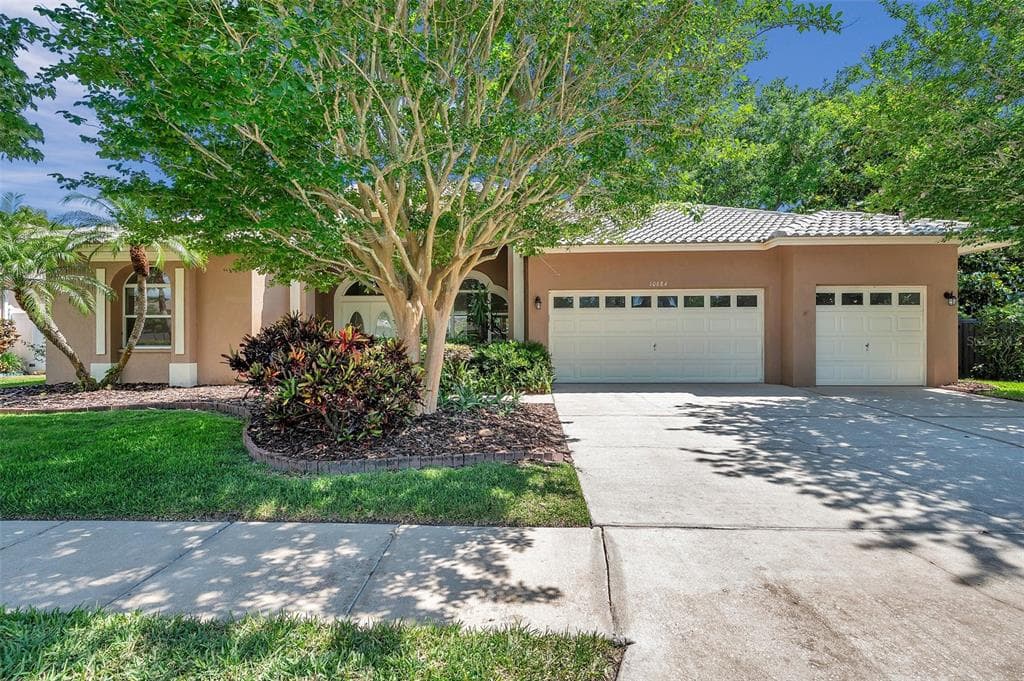 10684 PARK PLACE DRIVE LARGO, FL 33778